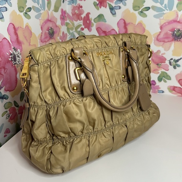 💯Authentic Prada Beige Tessuto Gaufre Ruched Shoulder Handbag🍀 - Picture 4 of 15